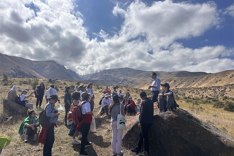 Doğada bilimsel keşfe çıktılar