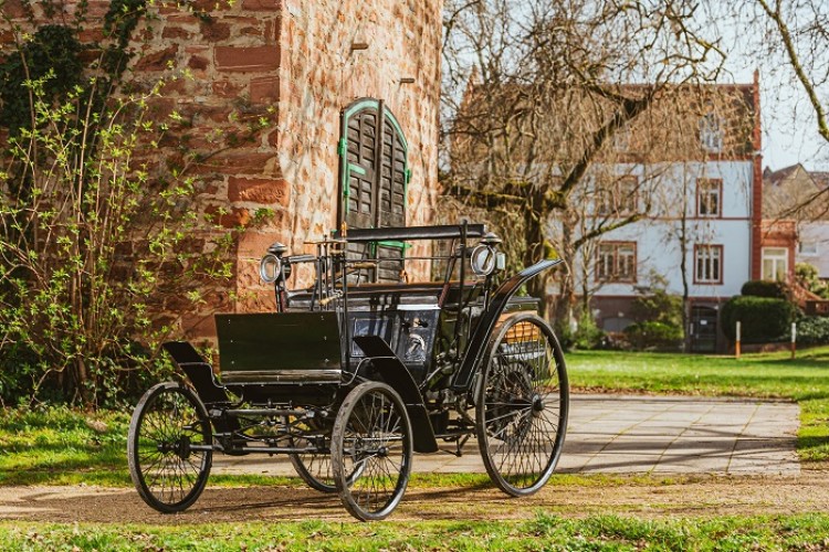 130 yıl önce ilk seri üretilen araç Mercedes-Benz Motor-Velocipede, geleceğe ilerliyor