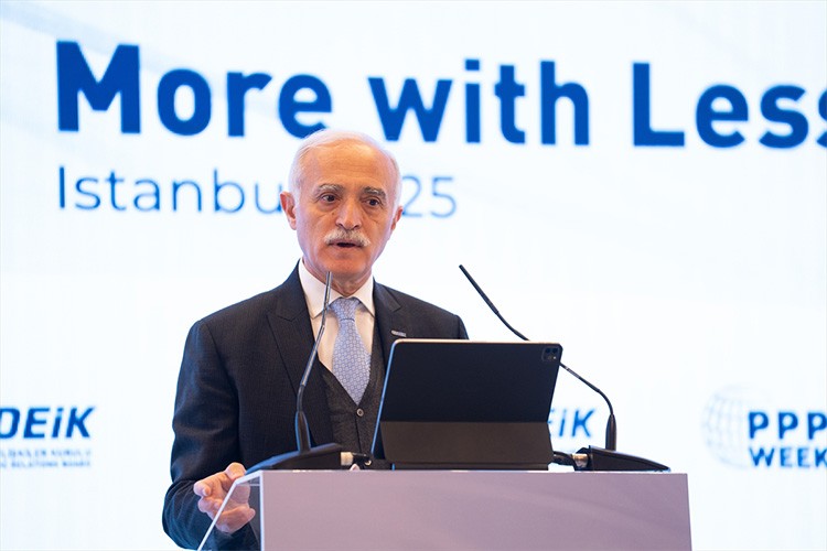 "Küresel gelişmelere daha fazla odaklanmalıyız"