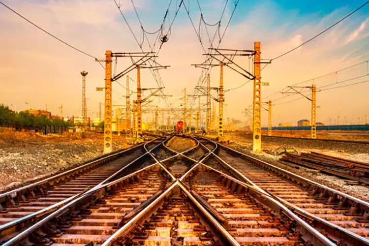 İngiltere'den 680 milyon sterlinlik demiryolu finansman