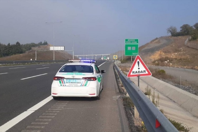 Hız sınırını ihlal edenlere ceza verildi
