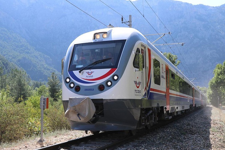 Ankara-Malatya garası trenle seyahat süresi yarı yarıya düşüyor