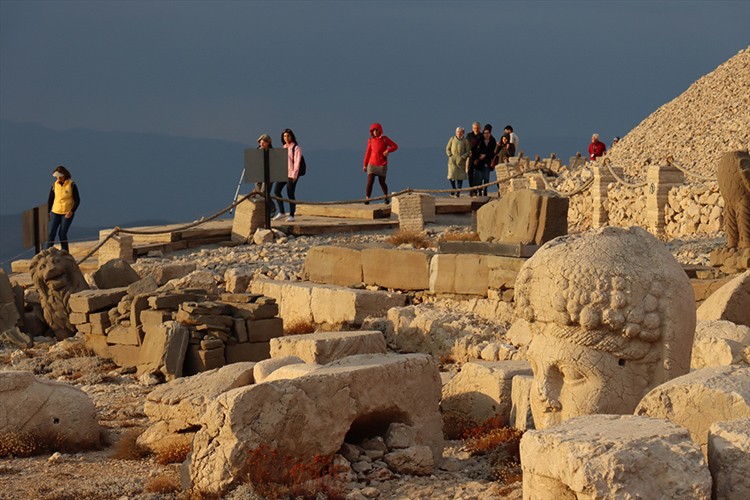 Dünya mirası Nemrut'a 160 binin üzerinde ziyaretçi