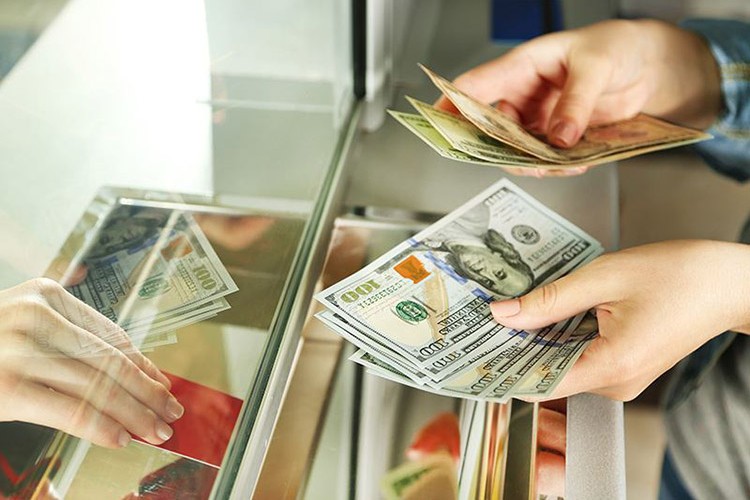 Dolar 14.76'dan açıldı