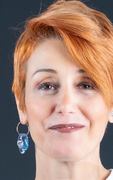 Dr. Banu Yüksel, 3. Kitabı Esrarengiz ve şarkısı Mitoman ile yazarlık serüvenine devam ediyor