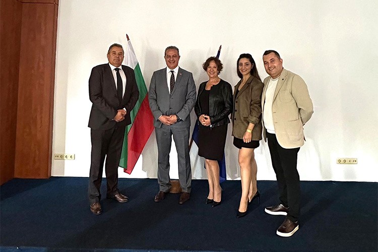 Türk ve Bulgar Diş Hekimlerinden Bilgi Köprüsü