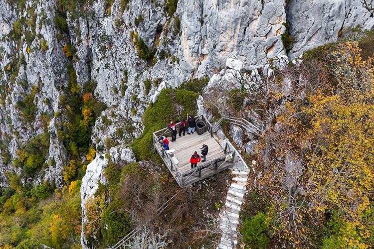 Çam seyir terasında sonbahar güzelliği yaşanıyor