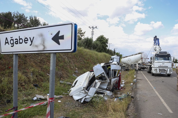 Gaziantep'te tanker minibüse çarptı: 8 ölü, 11 yaralı