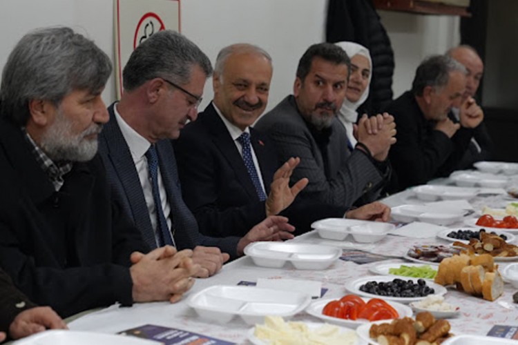 KARTAL BELEDİYE BAŞKAN ADAYI KARAKAYA ALTINORDU SPOR KULÜBÜNÜN YÖNETİCİLERİYLE KAHVALTIDA BİR ARAYA GELDİ