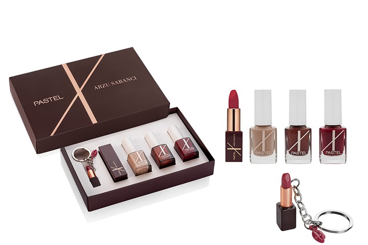 Pastel x Arzu Sabancı'dan yılbaşına özel setler