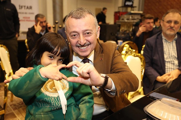 Başkan Büyükakın, Ramazan ayında gönüllere dokunuyor