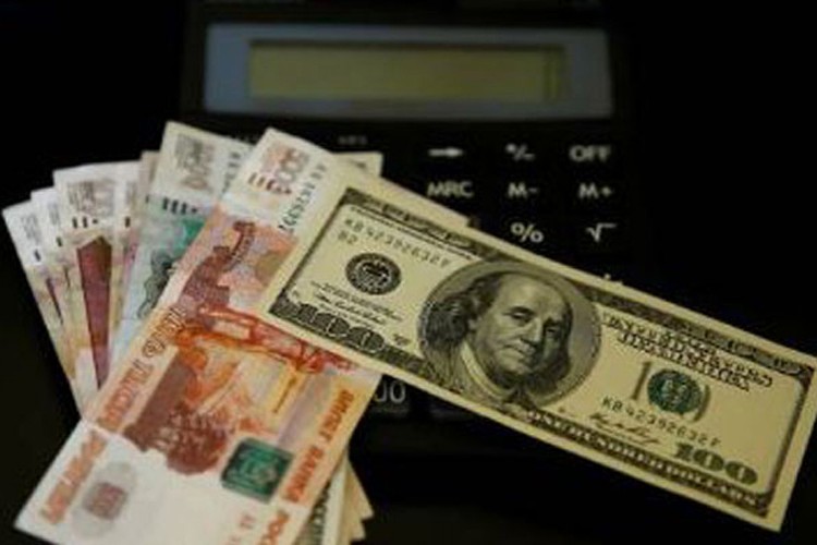 Rusya ödemelerde dolardan rubleye geçiyor