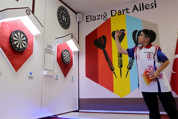 Dart sporunda şampiyon olunca hedef büyüttü