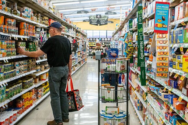 ABD'de tüketici güveni beklenenden fazla düştü