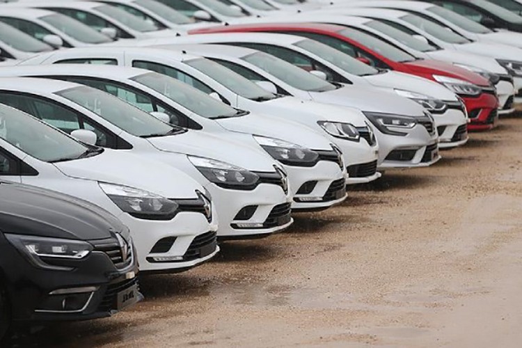 İran, Fransız otomobillerinin ithalatını yasakladı