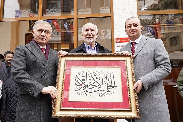 Yeniden inşa edilen Üsküdar Gümüşsu Cami ibadete açıldı