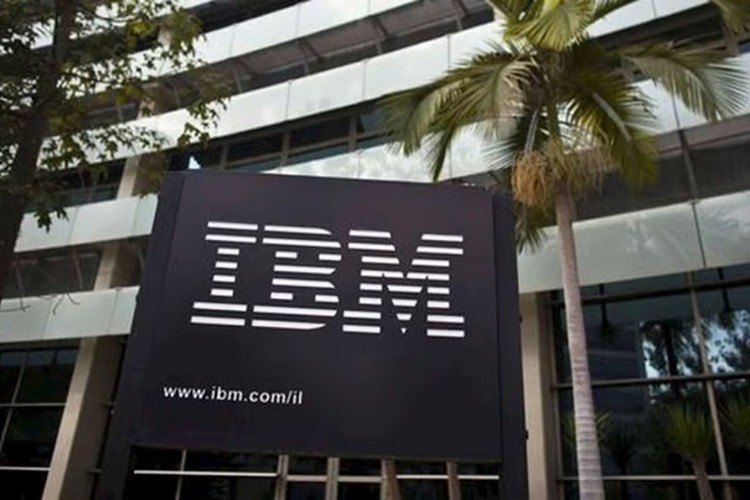 IBM'in geliri ilk çeyrekte arttı
