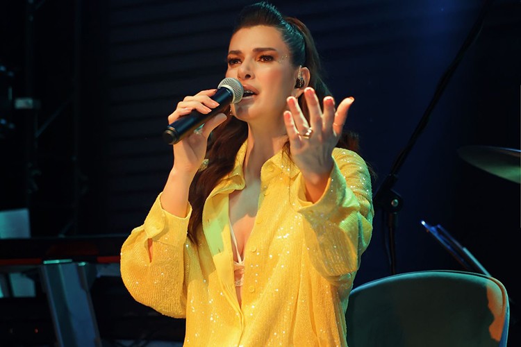 Sahnede yaz enerjisi