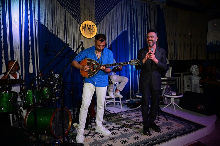 Ferdi Özbeğen'i unutmadı