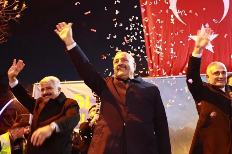 BAŞKAN BÜYÜKGÖZ'Ü GEBZELİLER BAĞRINA BASTI