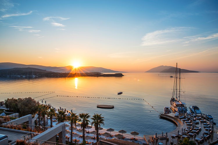 Gelenekselleşen Caresse Bodrum Konseri ile Kenan Doğulu, Bu Yaz da Sevenleriyle Buluşuyor