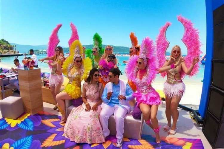 Bodrum renkli Hint düğünlerine ev sahipliği yapıyor