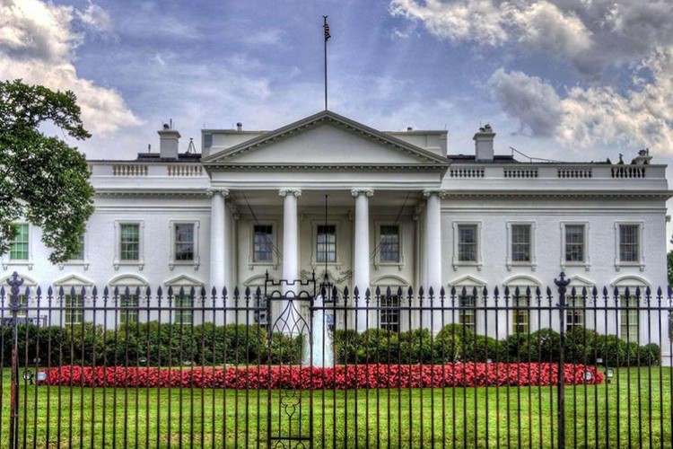 Beyaz Saray, büyüme beklentisini düşürdü