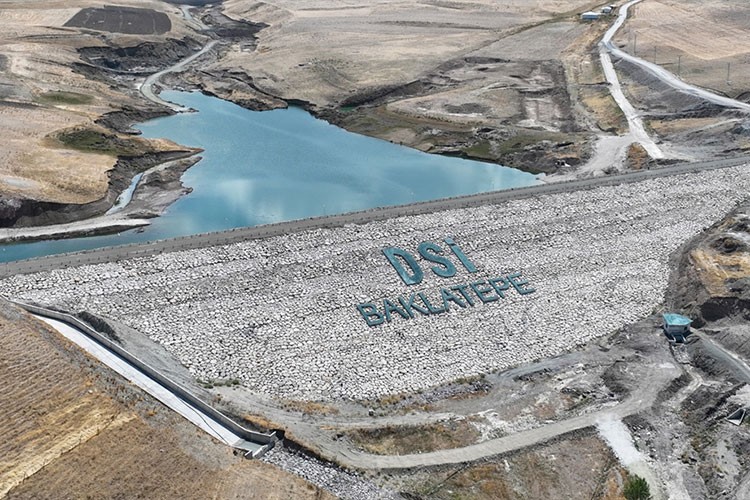 Binlerce hektar arazi suya kavuştu