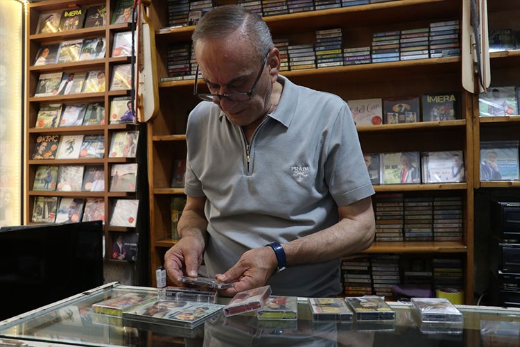 Nostalji tutkusu bitmeyen kasetçi 47 yılı geride bıraktı