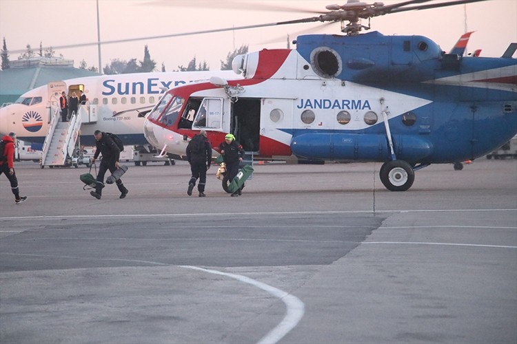 'Lojistik üs' Adana Havalimanı'nda hareketlilik sürüyor