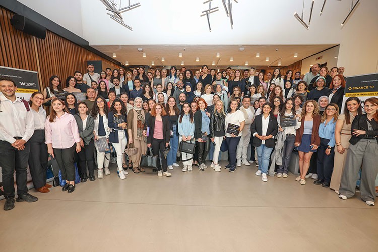 Kadın Akademisi İzmir'de 200 kadınla buluştu,