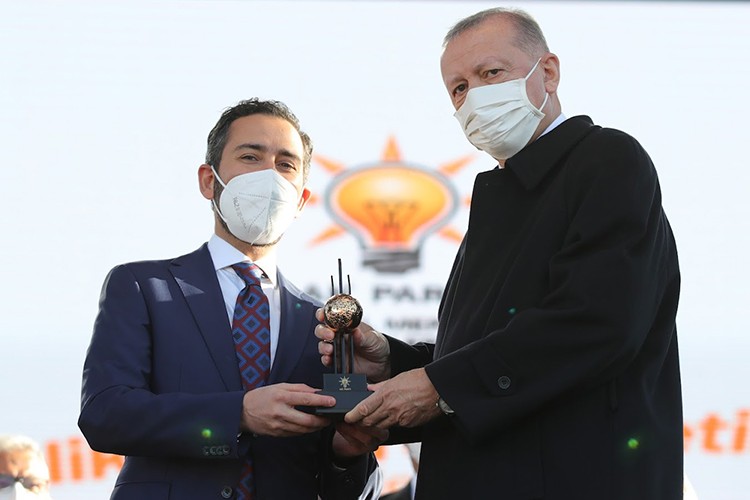 Cumhurbaşkanı Erdoğan'dan Konya Büyükşehir'e Gençlik Faaliyetleri Ödülü