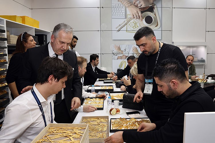 8 ayar altına ilgi günden güne artıyor