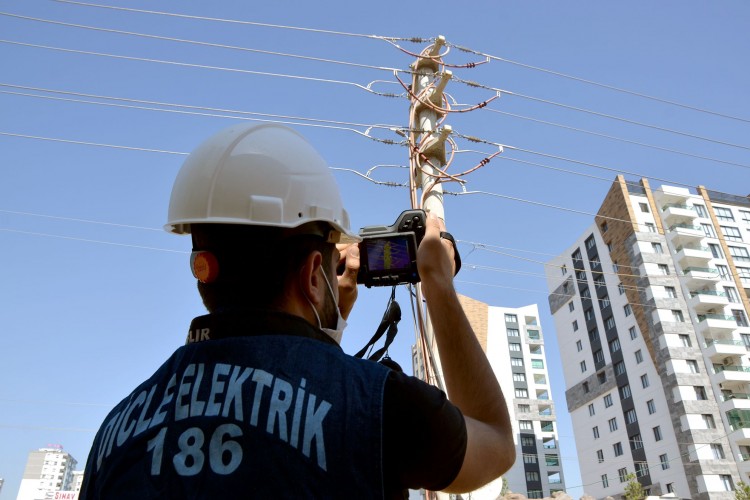 Kaçak Elektrik Tüketimi Şanlıurfa'daki Şebekemizde Hasar Yaratıyor!