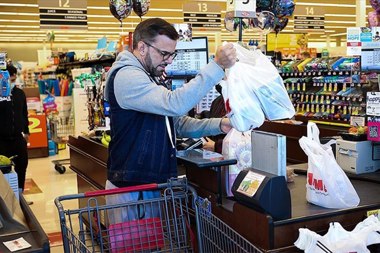 ABD'de tüketici güveni ocakta aşağı yönlü revize edildi