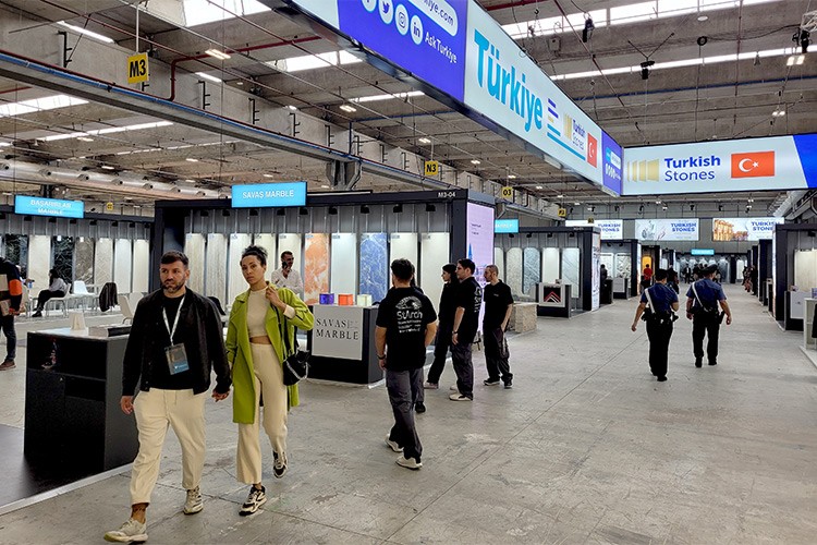 Türk doğal taş firmaları İtalya'da alıcılarla buluştu