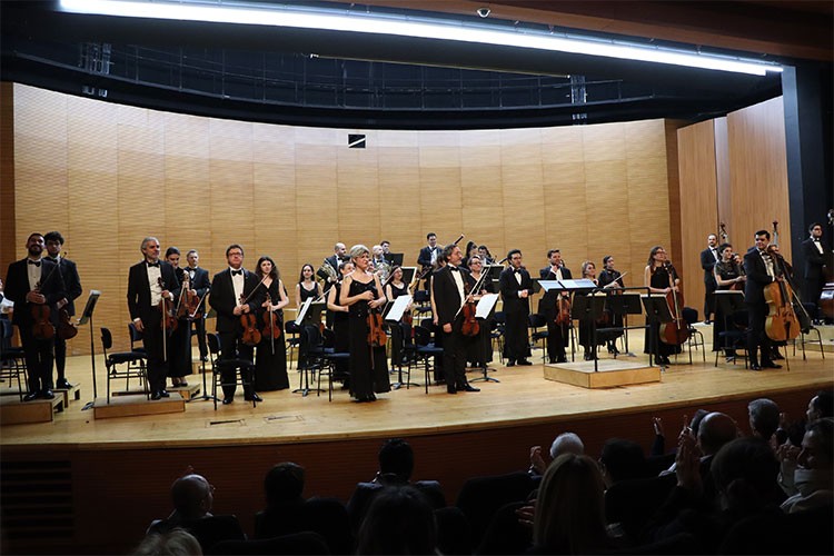 Çanakkale Zaferi'nin Destanı Senfonik Ezgilerle Yankılandı