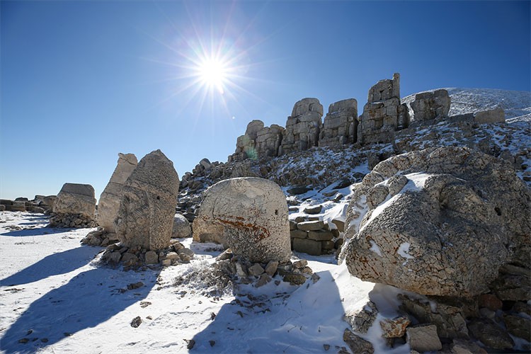 Nemrut Dağı yaklaşık 165 bin turisti ağırladı