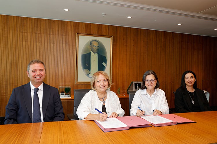 Anadolu Sigorta'dan 100. Yıla Özel 100.000 Fidan