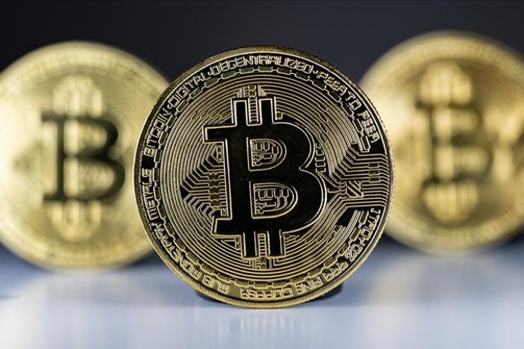 Bitcoin'in piyasa değeri 1 trilyon doların üzerine çıktı