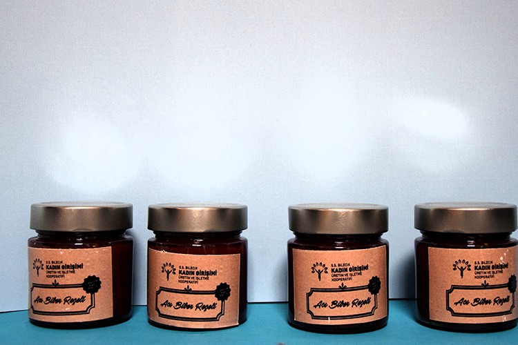 Bilecikli kadınlar acı biberden reçel üretti