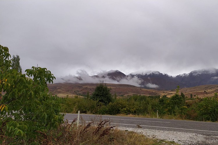 Aladağlar'ın zirvesine kar yağdı