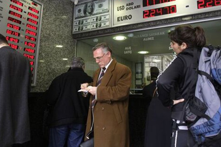 Dolar 47.92 lirayadan açıldı