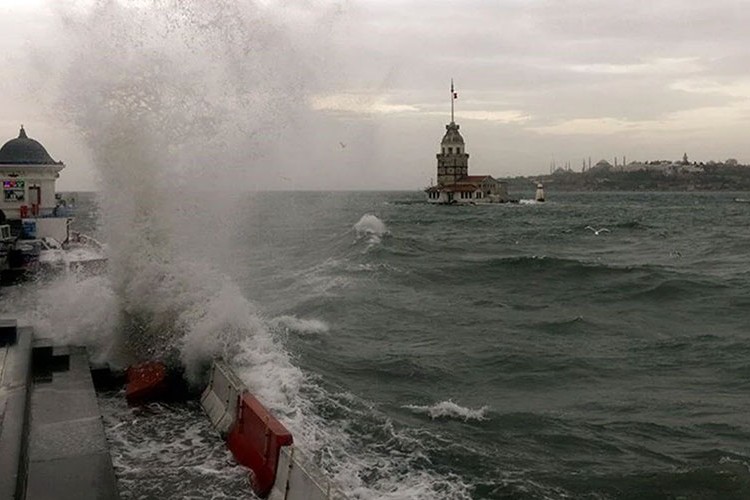 İstanbul Valiliğinden fırtına uyarısı