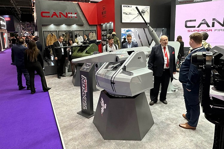 İngiliz savunma firmasını aldı İngiltere'ye ilk çıkarmasını yaptı