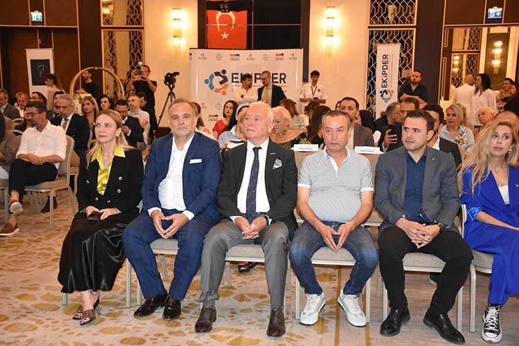 Sağlık sempozyumunda, halk sağlığının önemi konuşuldu