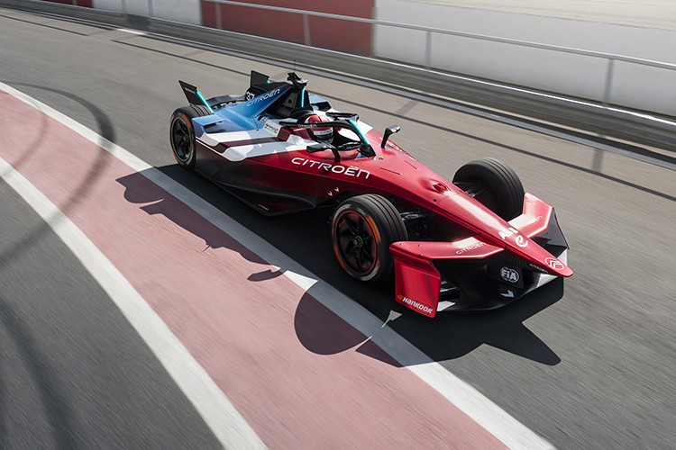 Citroen Formula E'de yarışacak benzersiz yarış otomobilini tanıttı