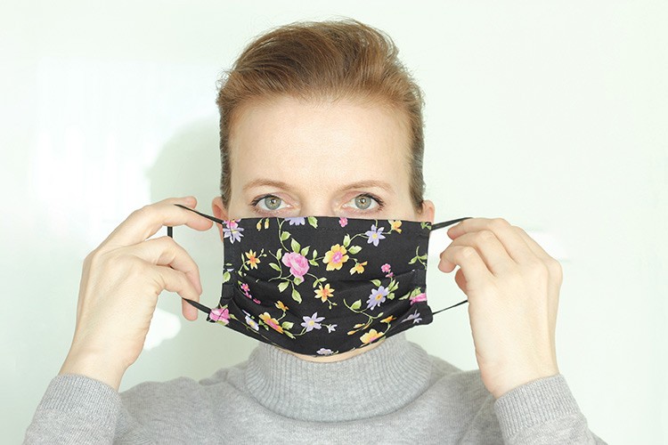 Modaya maske de katıldı