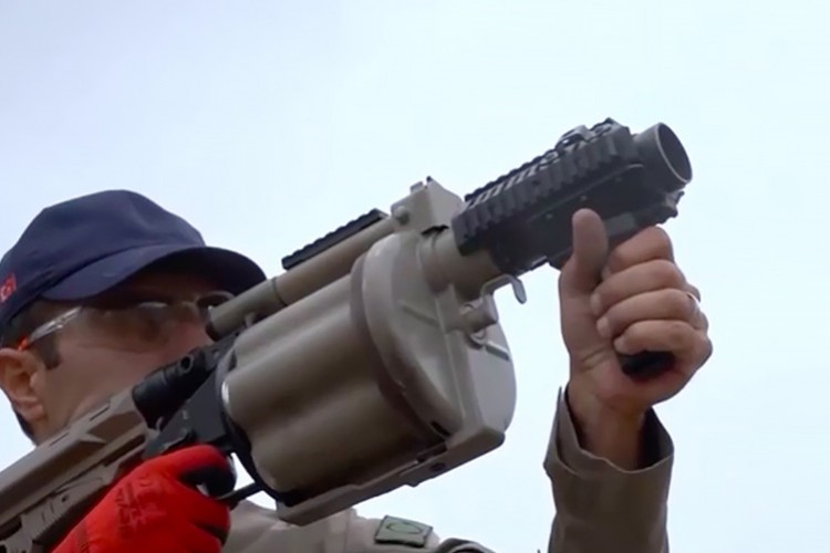 Türkiye'nin ilk çoklu bombaatarı göreve hazır