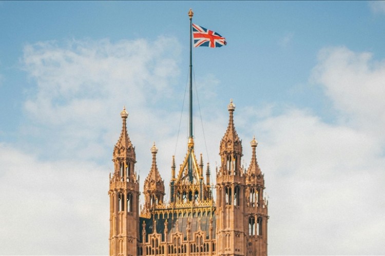 IMF: İngiliz ekonomisi yumuşak inişe yaklaşıyor